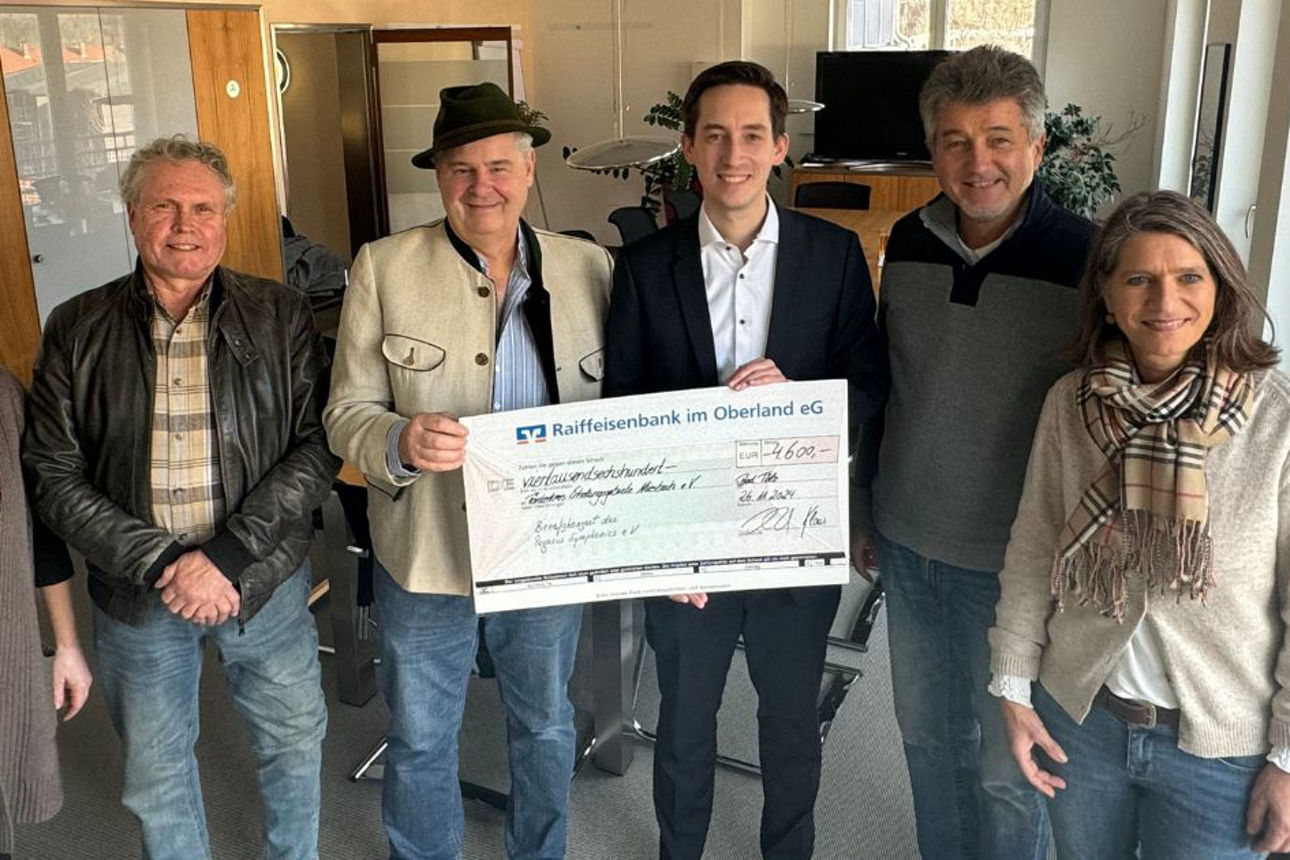 Raiffeisenbank im Oberland unterstützt Abenteuer-InklusionsSpielplatz