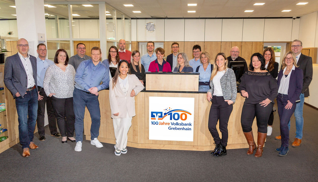 Gruppenbild der Mitarbeitenden der Volksbank eG Grebenhain