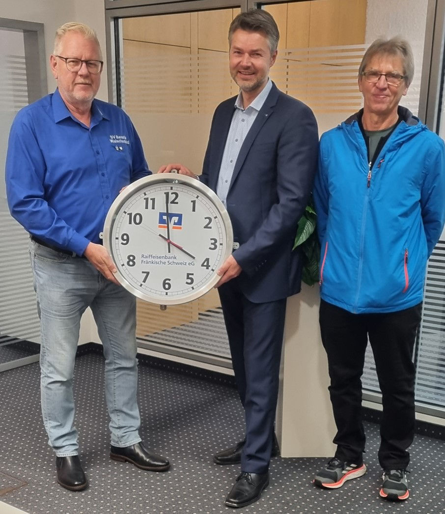 Übergabe neue Außenuhr an SV Bavaria Waischenfeld