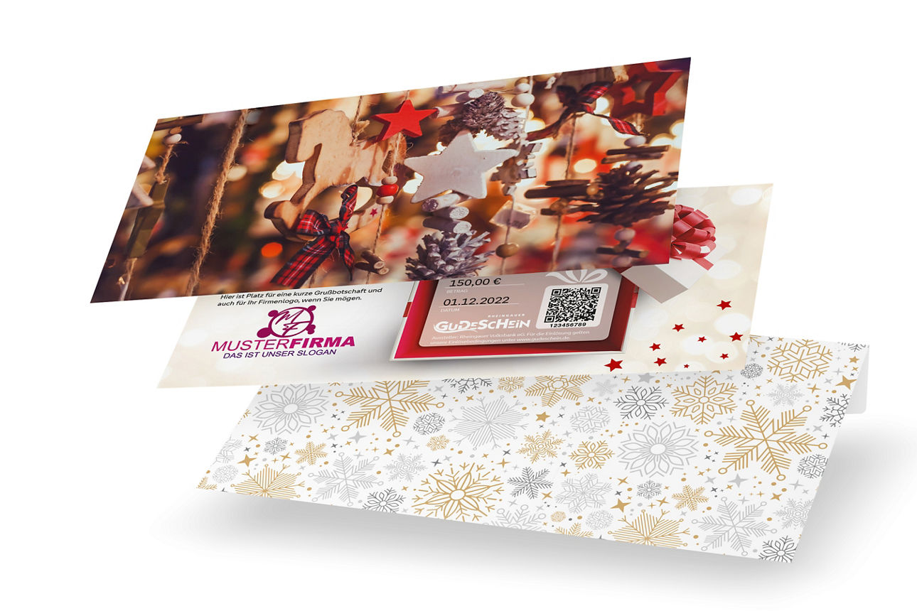 Weihnachtsgutschein mit hängenden Holzsternen, Tannenzapfen und roten Sternen, Wert 150,00 Euro, gültig bis , mit QR-Code und Firmenlogo 'MUSTERFIRMA'.