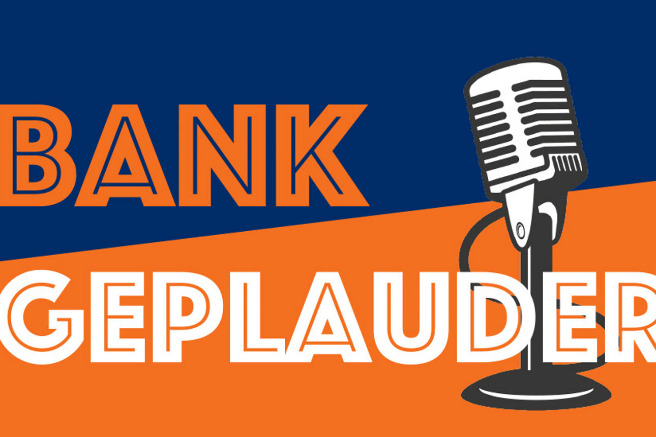 Logo in Blau und Orange des Podcasts Bankgeplauder
