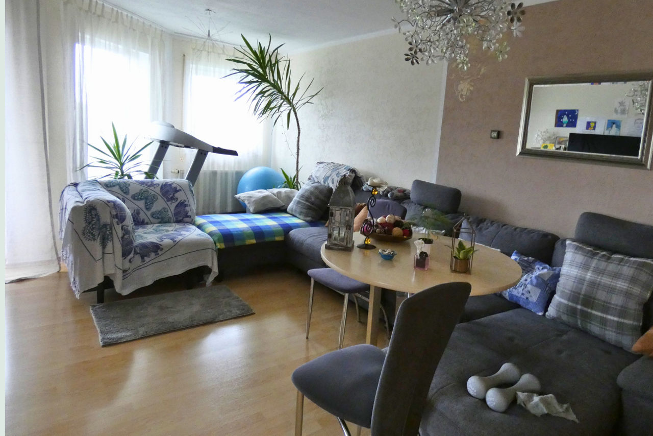 Wohnzimmer mit Essbereich