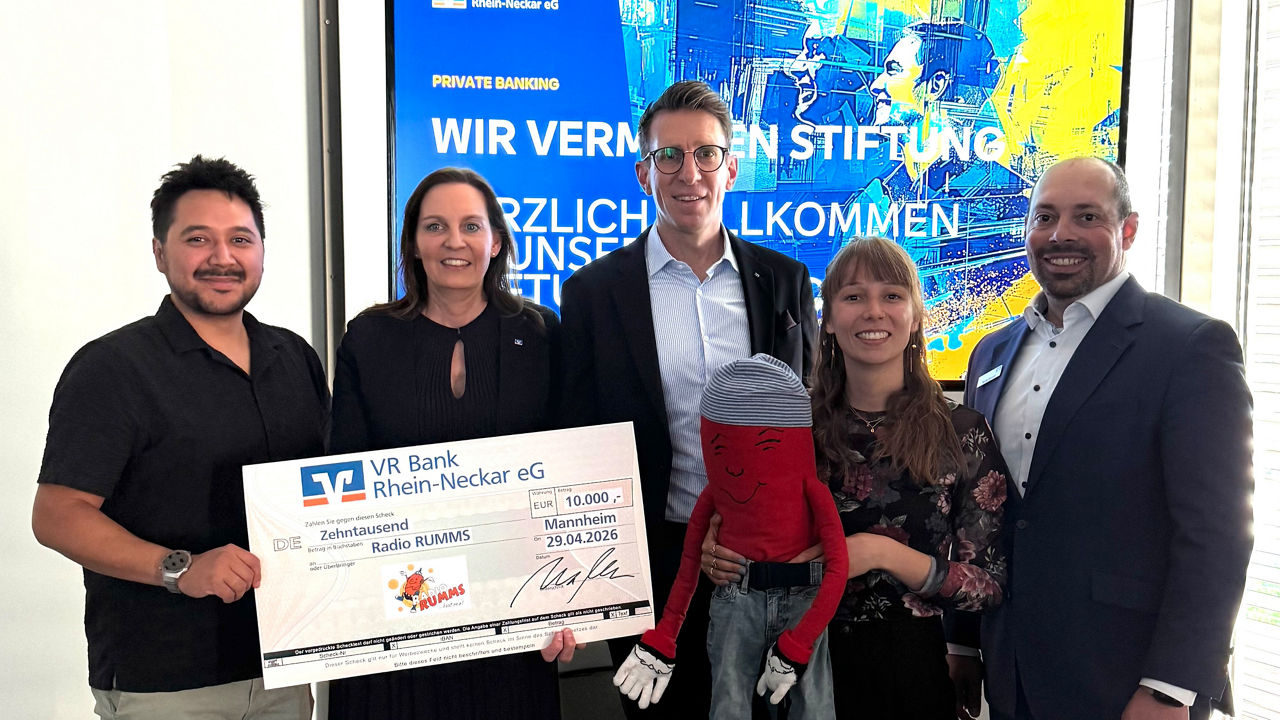 Spendenübergabe der VR Bank Rhein-Neckar an das Projekt Radio RUMMS in Mannheim