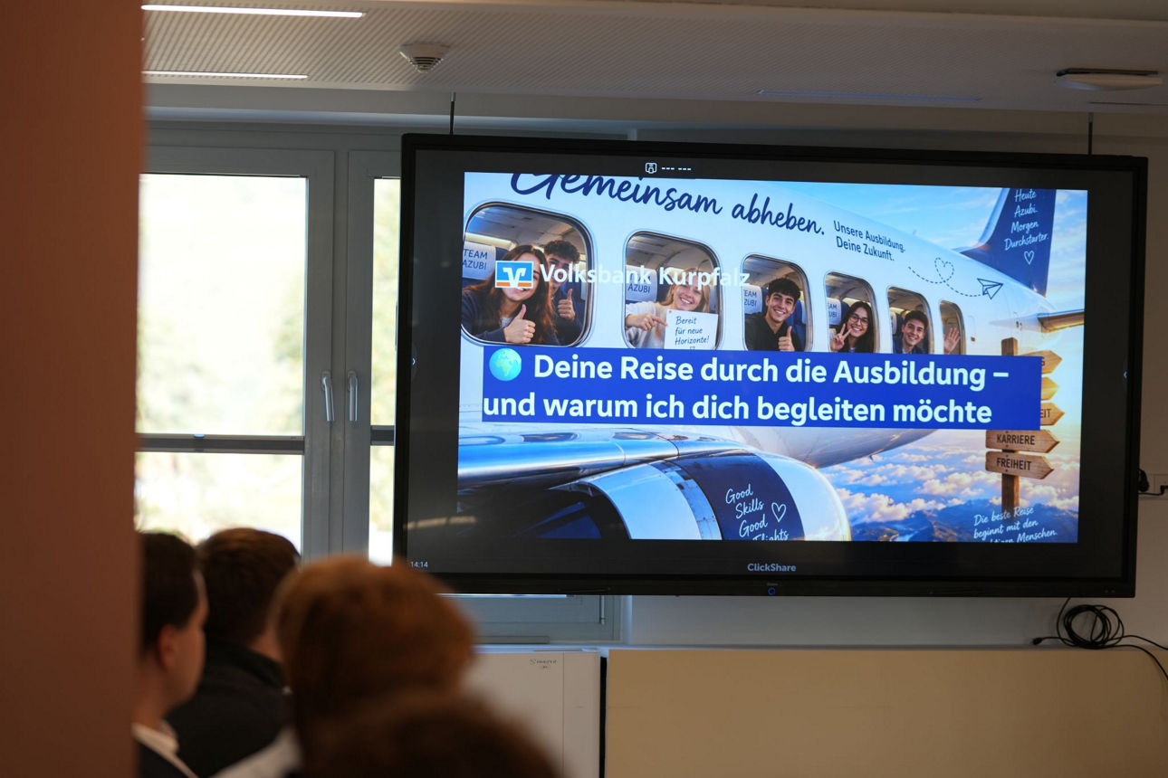 Sicht auf einen Monitor mit einer Präsentation