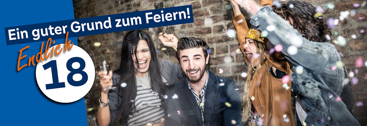eine Gruppe von vier jungen Erwachsenen, die ihren 18.