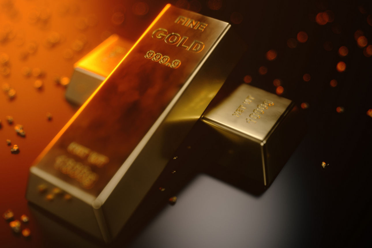 Goldbarren auf einem Tisch