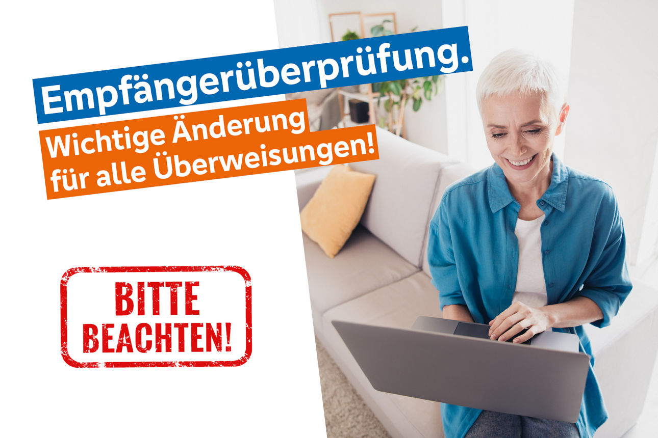 Frau sitzt auf einem Sofa mit Laptop auf Schoß