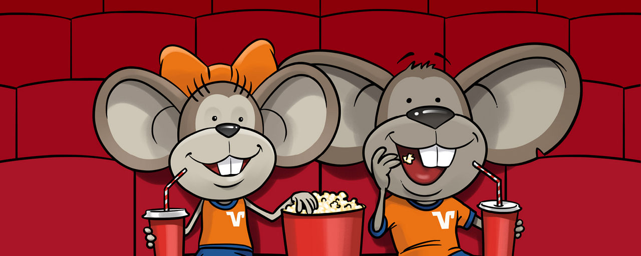 Hanni und Manni mit Popcorn im Kino