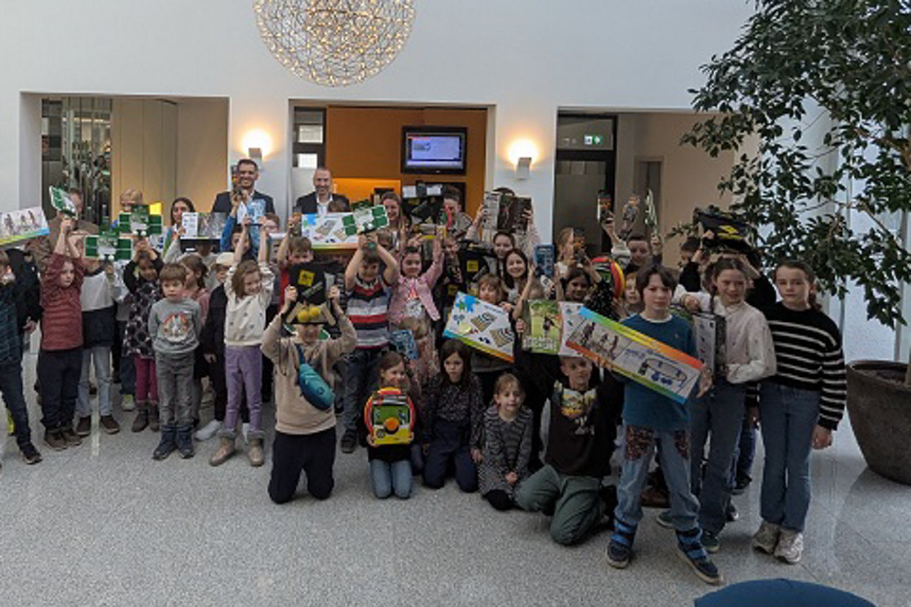 hintere Reihe Frau Crapanzano, Herr Mehmeti, Herr Rasch, verdeckt: Herr und Frau Burg, Frau Schlüter, Frau Häusler