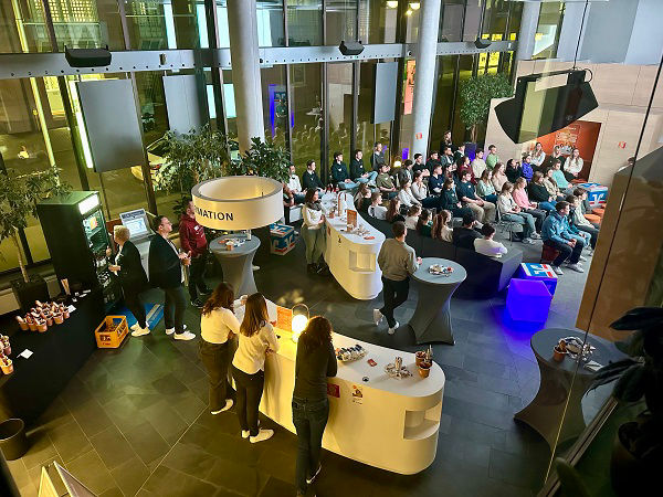 Blick in die Netzwerklounge der VR Bank Fulda