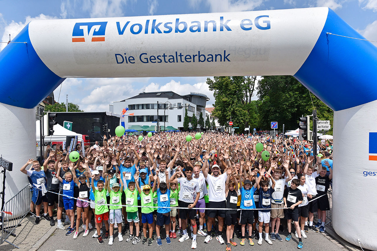 Die Läufer*innen vor dem Start des 20. Villinger Stadtlaufs