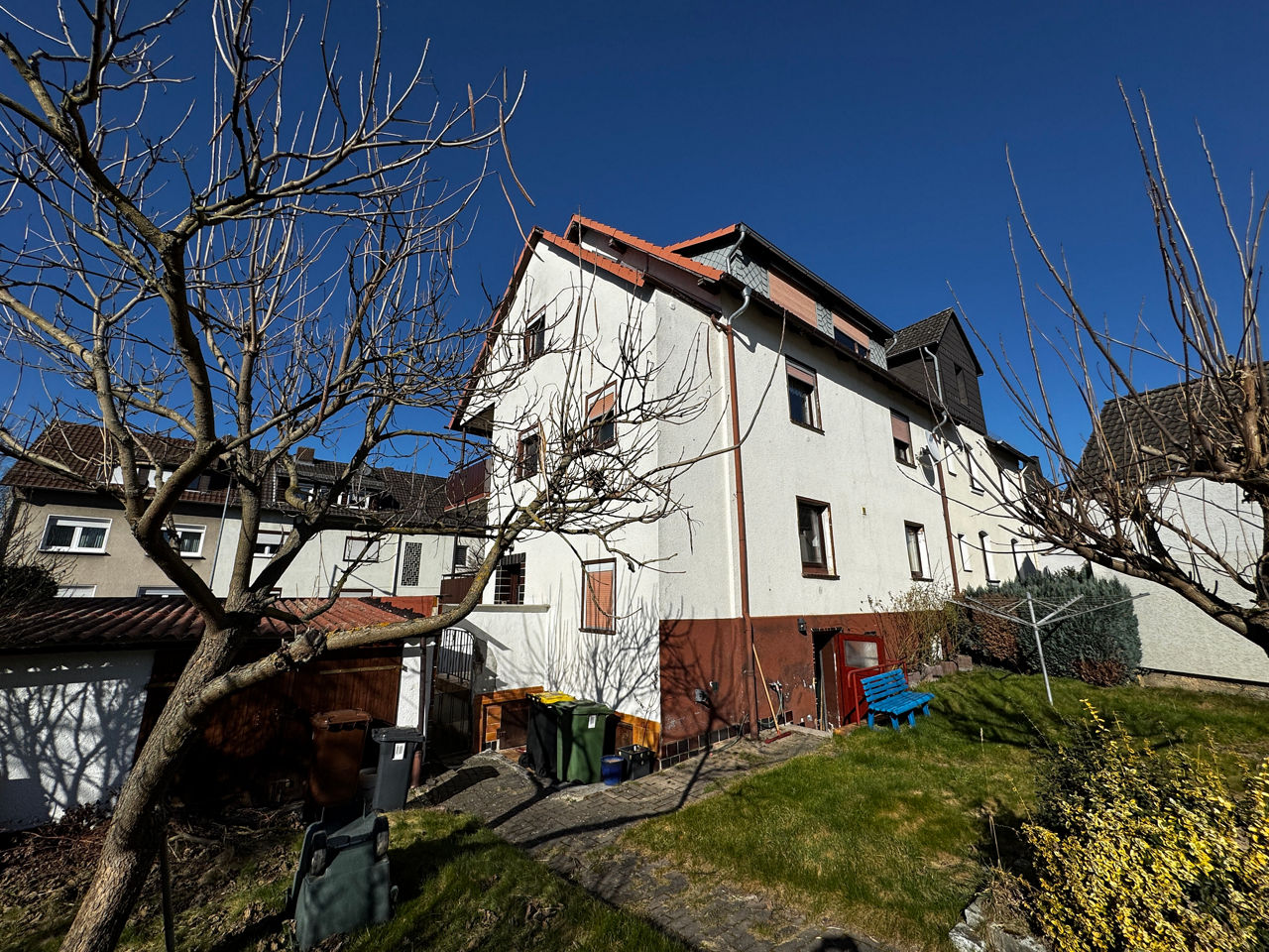 Zweifamiliendoppelhaushälfte mit Doppelgarage in Niestetal-Heiligenrode