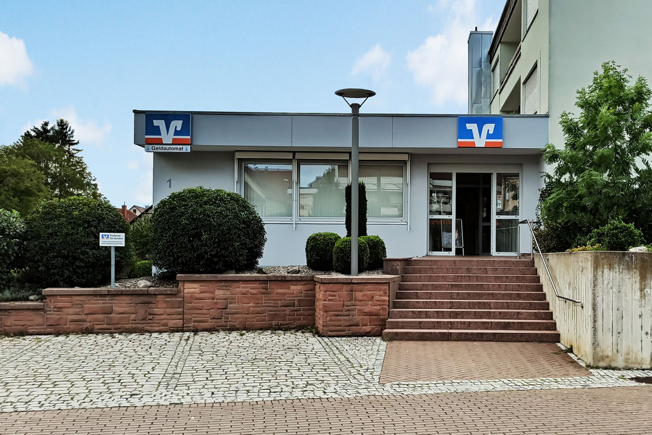 Gebäude mit Flaggen der Volksbank