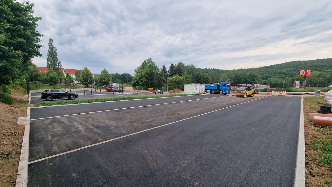 Asphaltierter Parkpaltz
