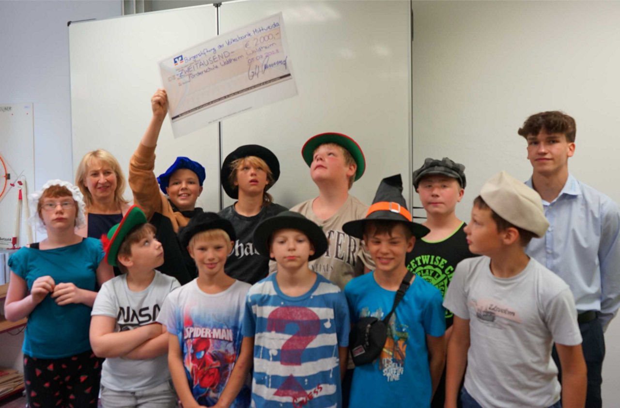 Scheckübergabe an den Verein zur Wahrung der Kinderinteressen e.V.