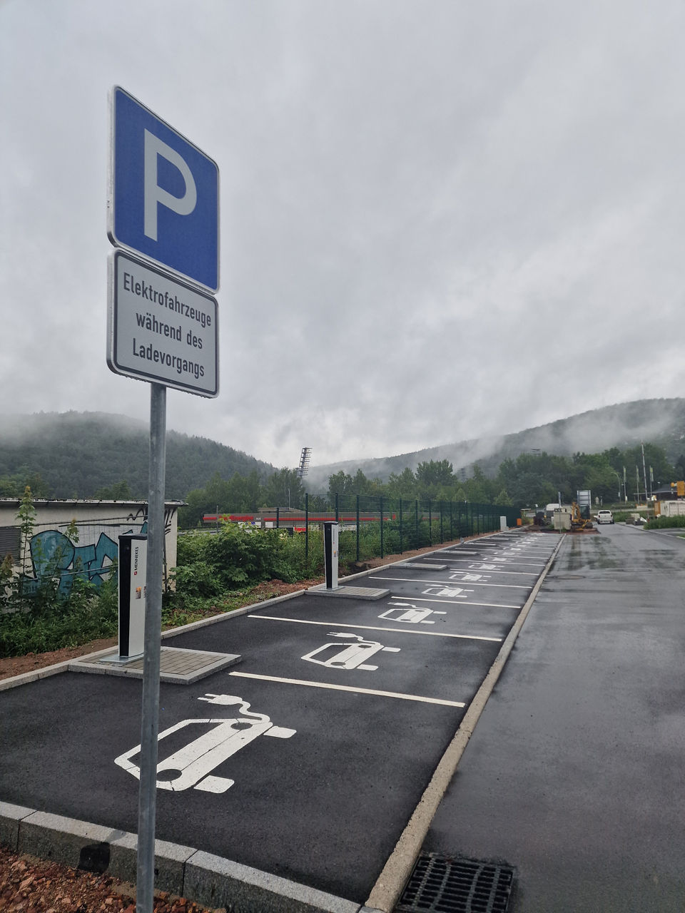 Elektroladesäulen auf dem neuen Parkplatz
