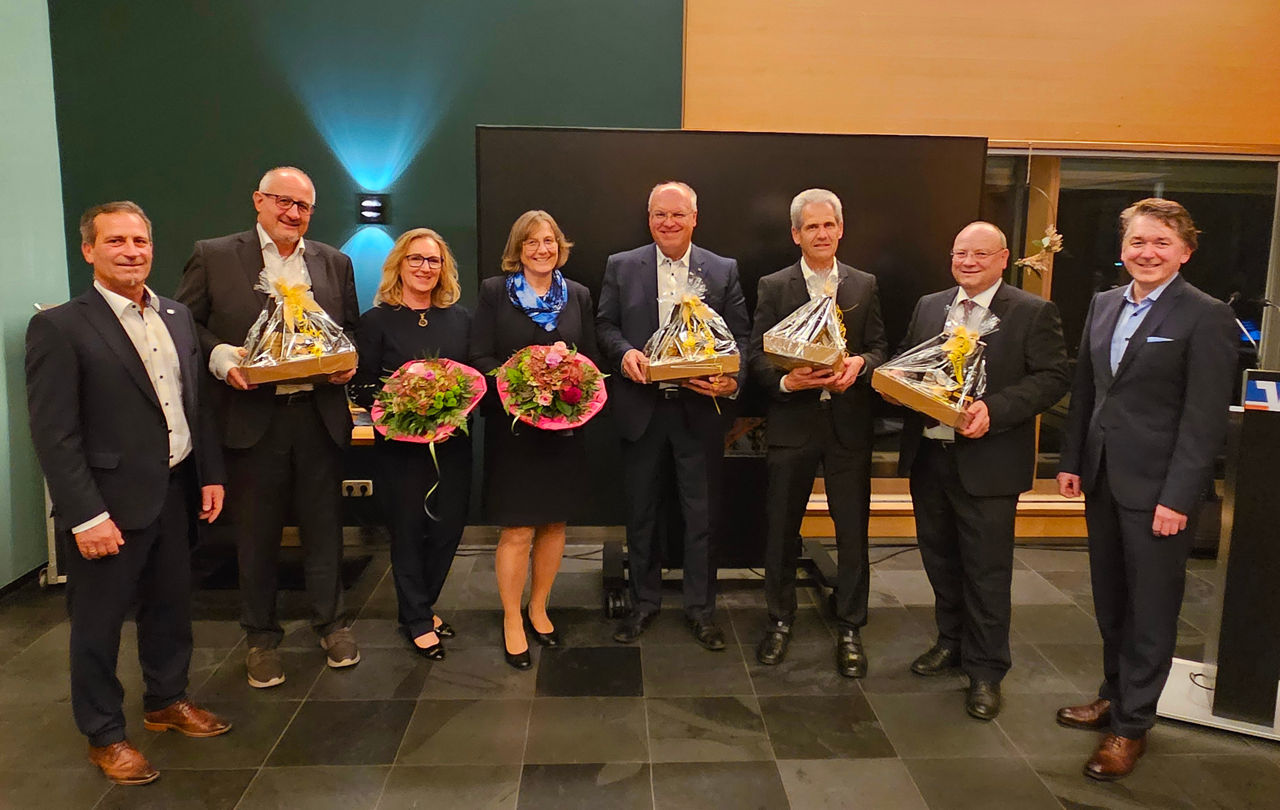 Die Vorstände des ehemaligen Kreisverbands Landshut mit Partnerinnen