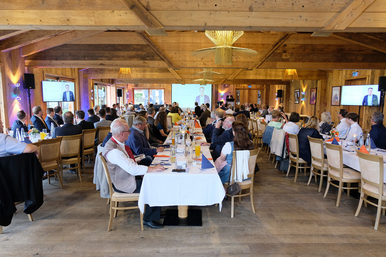 Einblick in unsere Vertreterversammlung: Aufsichtsrat spricht zu den Vertretern der Bank