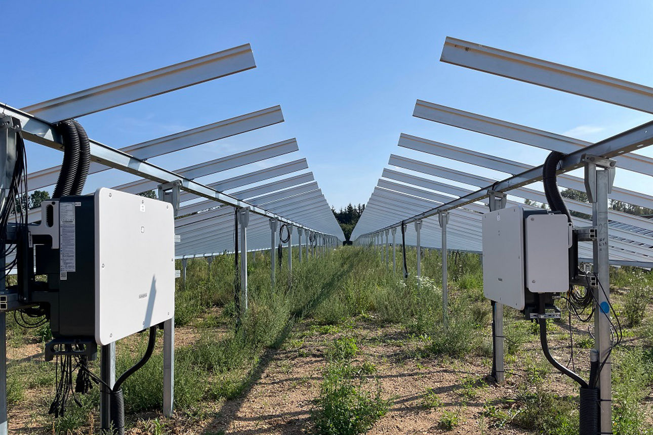 Photovoltaik-Module auf dem Firmengelände