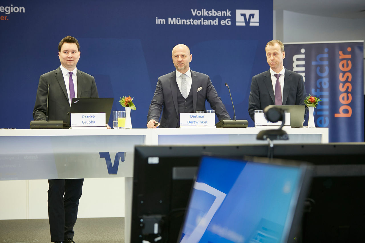 Dietmar Dertwinkel und Friedhelm Beuse Vorstand der Volksbank im Münsterland präsentierten gute Geschäftsergebnisse für 2023