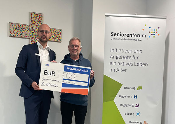Übergabe 500 Euro-Scheck an Joachim Riemann (Gemeindediakonie Hiltrup).