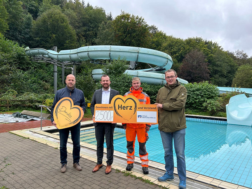 Übergabe Spendenscheck in Höhe von 2.500 Euro an die Gemeinde Wirsberg