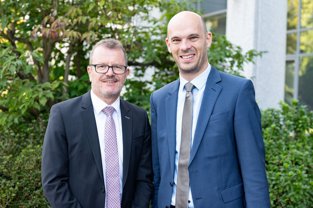 Uthmann und Prestenbach stehen nebeneinander