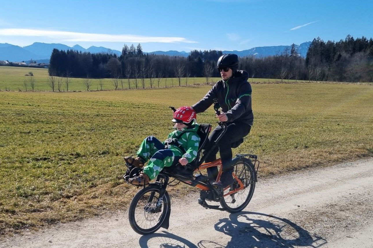 Spezielles e-Tandem für sehbehindertes Kind