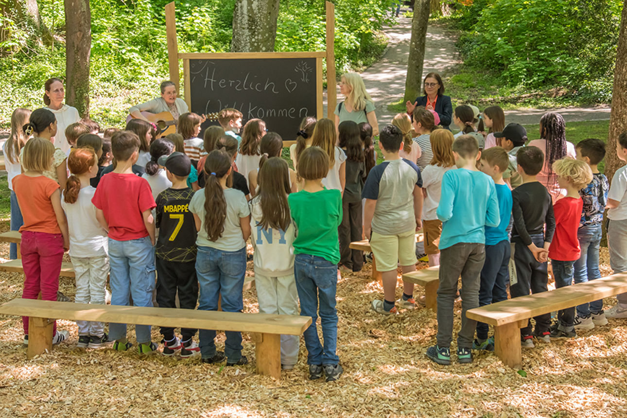 Volksbank pur schenkt Durlacher Schulen ein Outdoor-Klassenzimmer