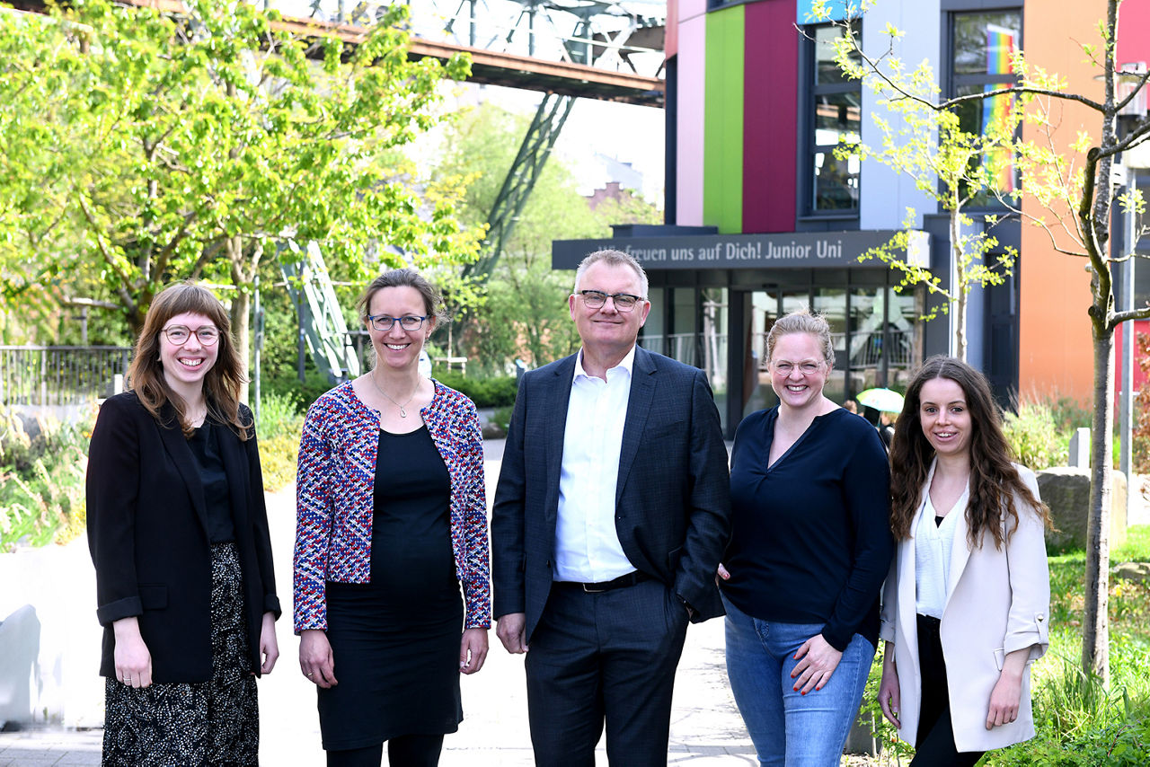 Unser Vorstand ist zu Besuch bei der Junior Uni
