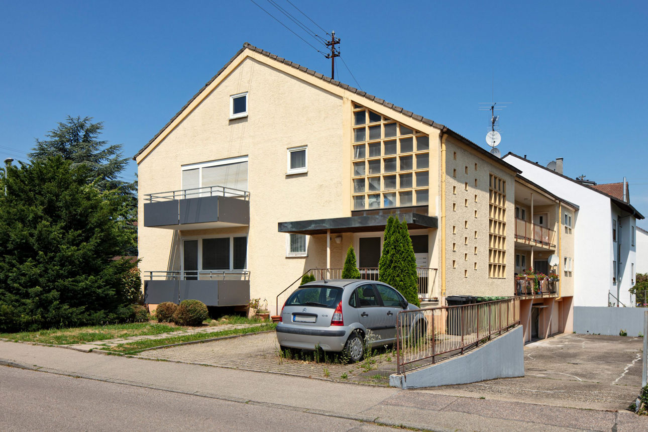 Quelle Bausparkasse Schwäbisch Hall In die Jahre gekommenes Zweifamilienhaus