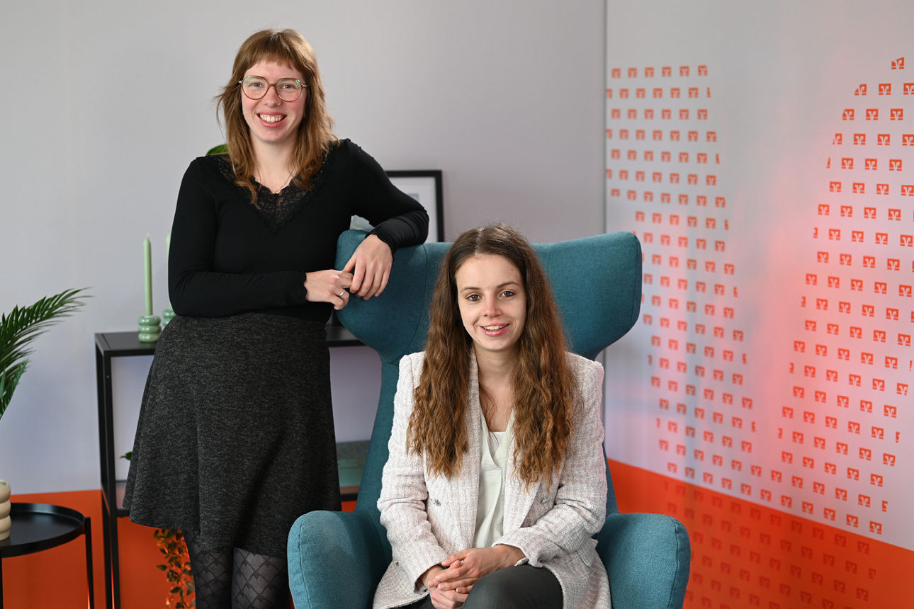 Unsere Kolleginnen zusammen im Videostudio