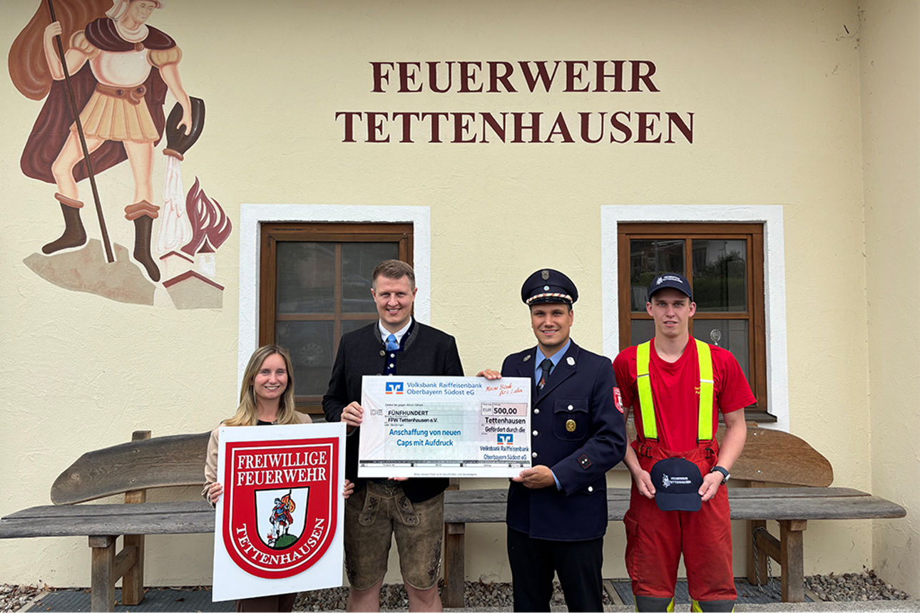 Neue Caps für die Feuerwehr Tettenhausen 