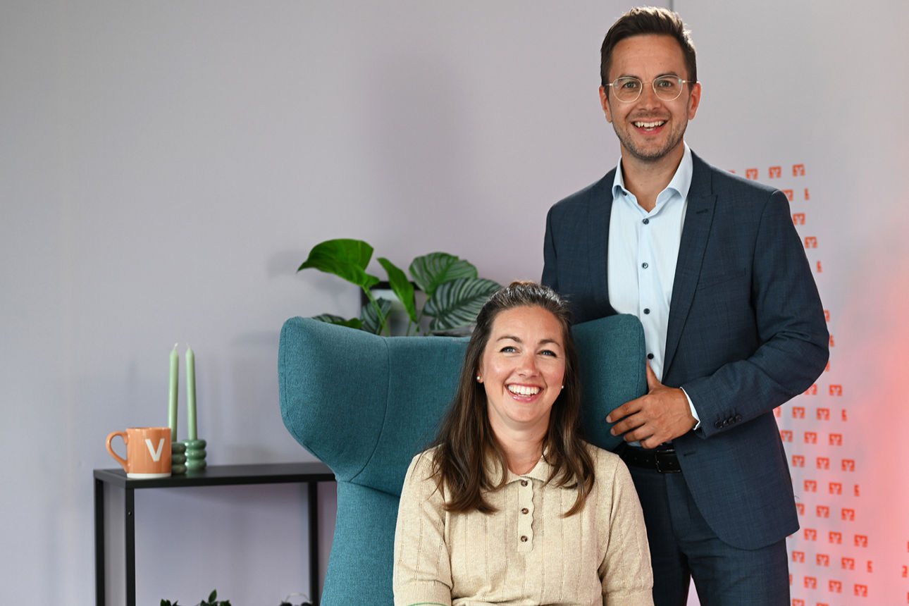Simone und Tobias zusammen im Videostudio