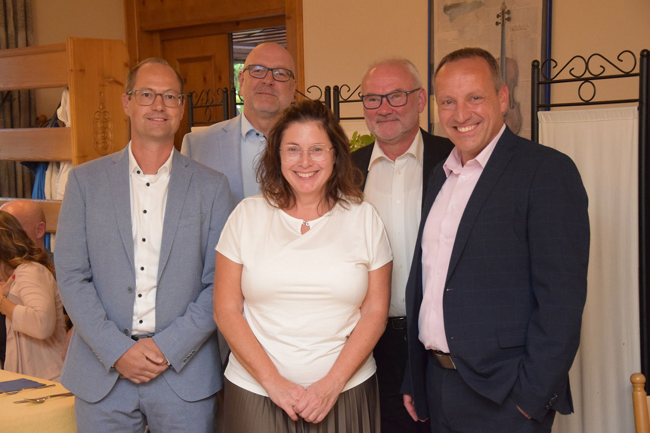 Jubilar v.l.: Thomas Riga, Frank Bleuel, Petra Christ, Thomas Vogel und Thorsten Eckstein