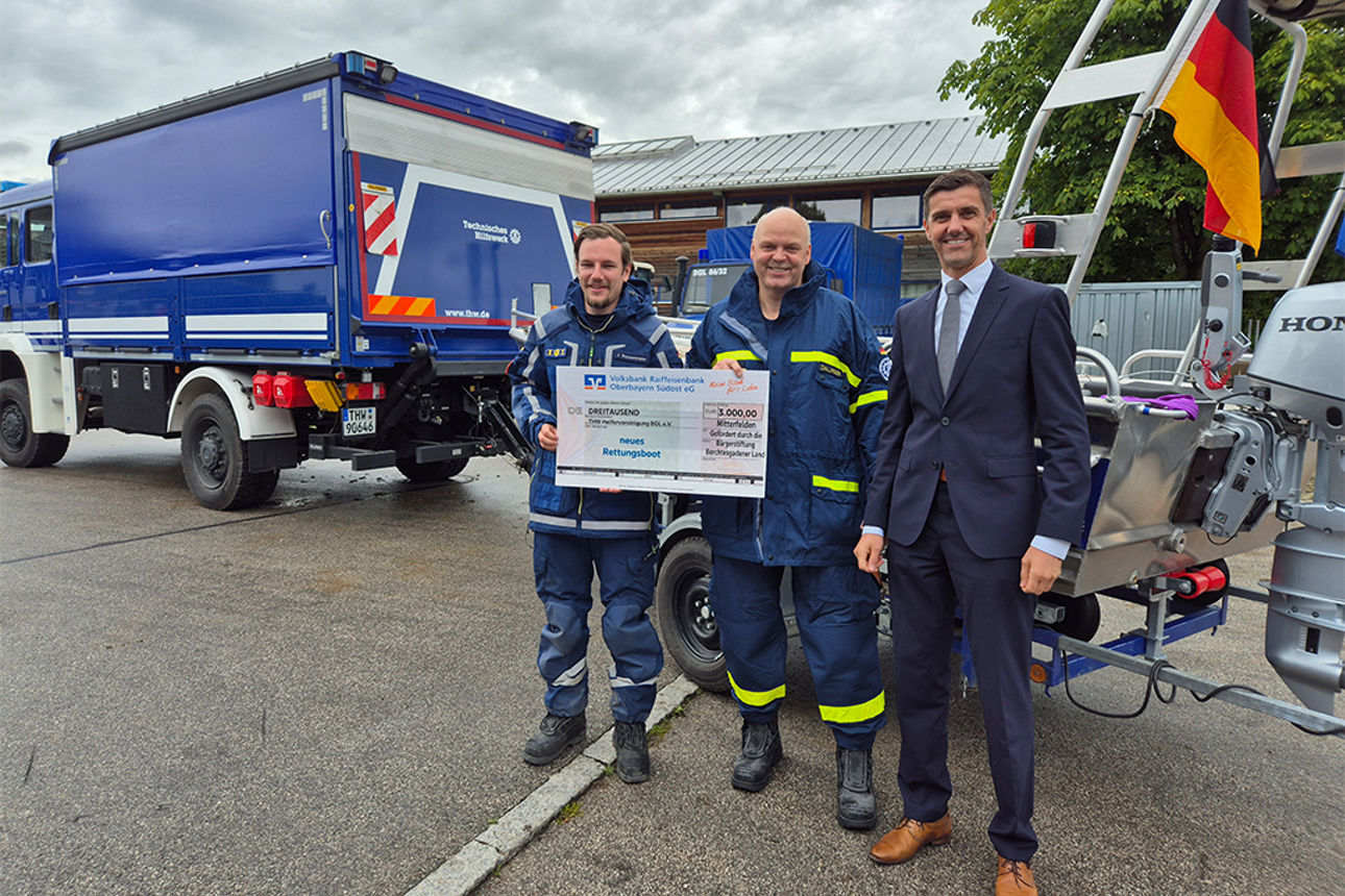 Gruppenbild der Spendenscheck-Übergabe