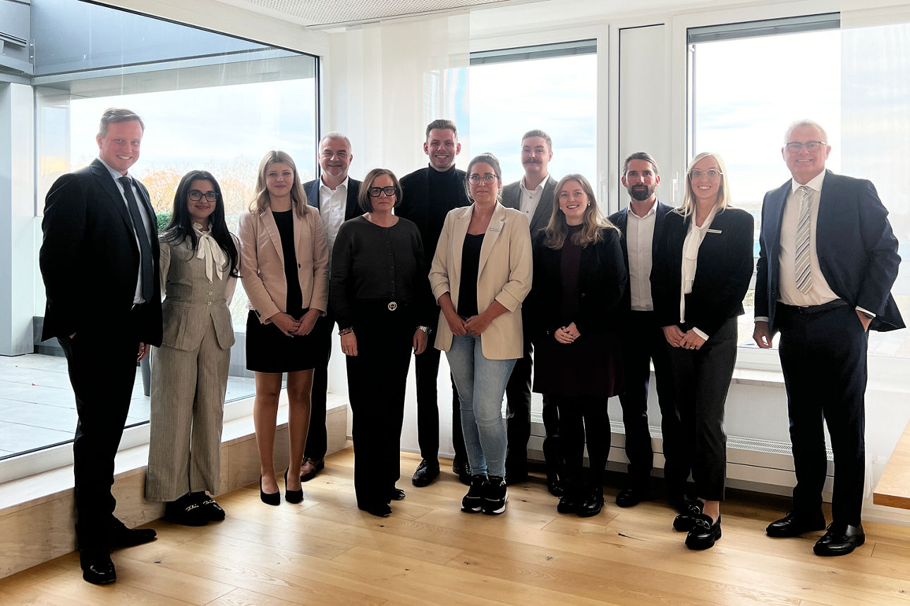 Unsere neuen Kollegen zusammen mit dem Vorstand