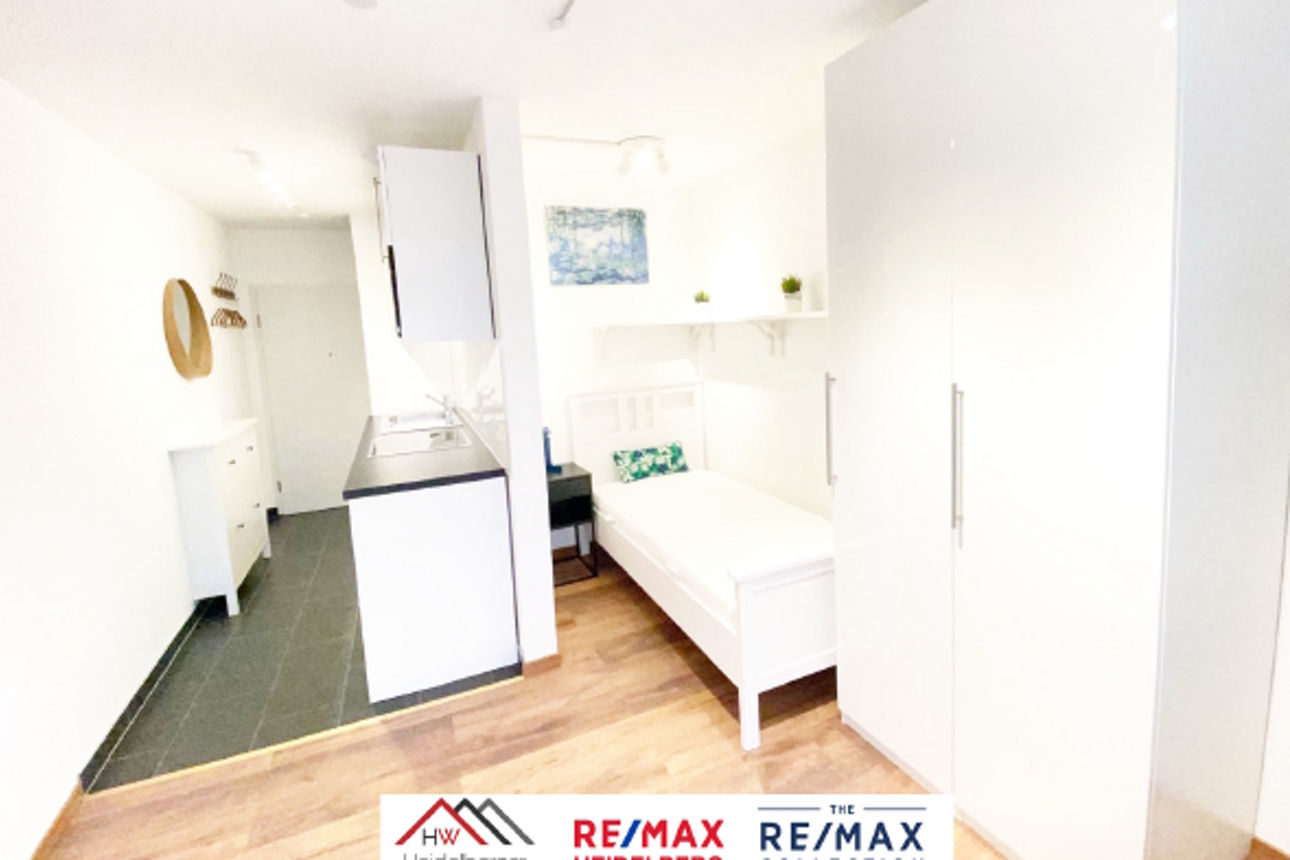 Einzimmerwohnung mit Möbeln