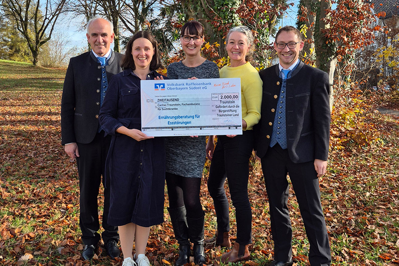 Gruppenbild der Spendenscheck-Übergabe