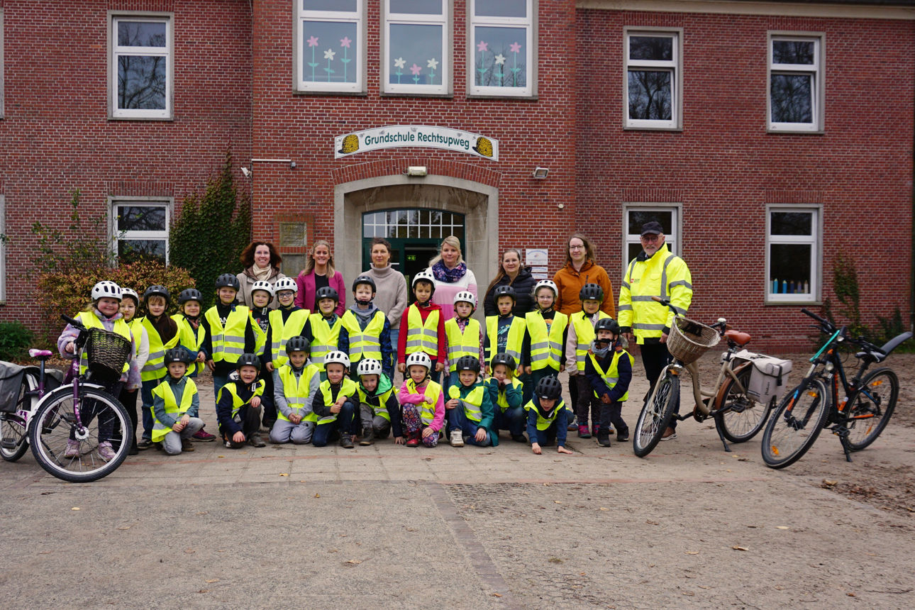 Fahrradhelme für die Grundschule Rechtsupweg 