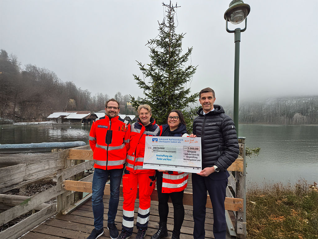 Gruppenbild der Spendenscheck-Übergabe