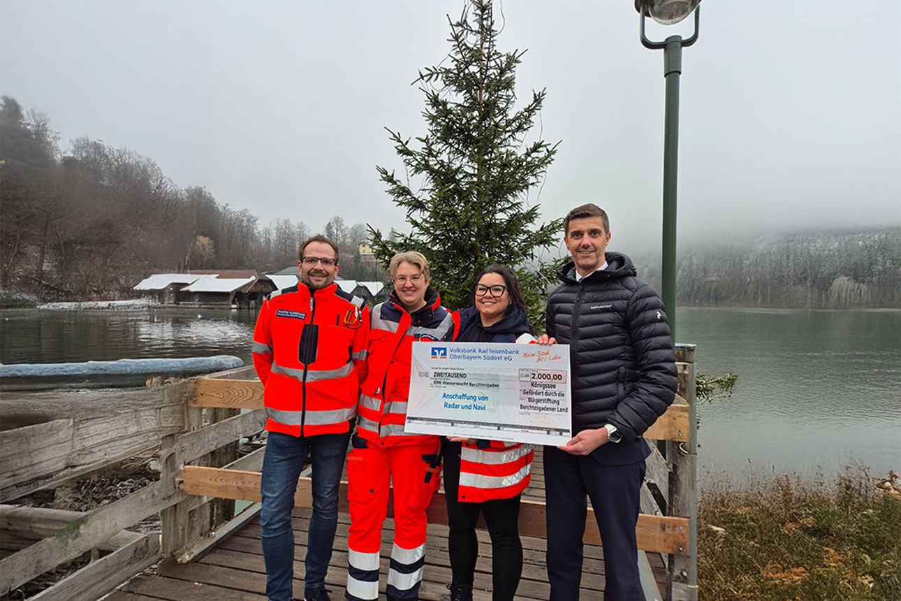 Gruppenbild der Spendenscheck-Übergabe