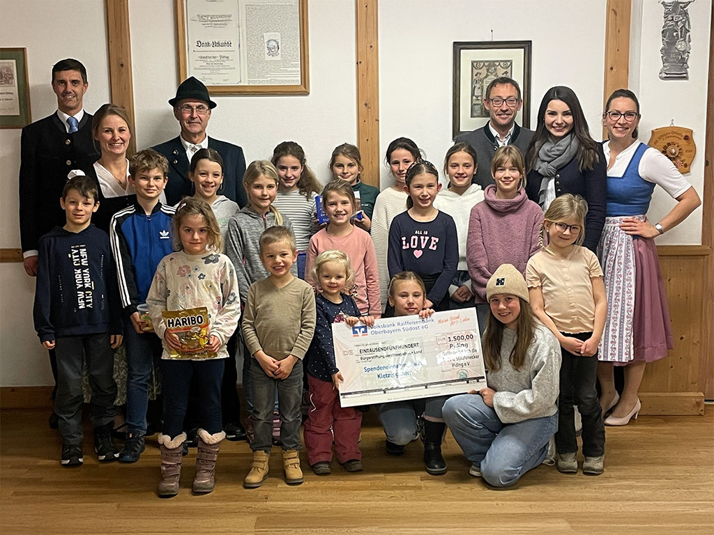 Gruppenbild der Spendenscheck-Übergabe