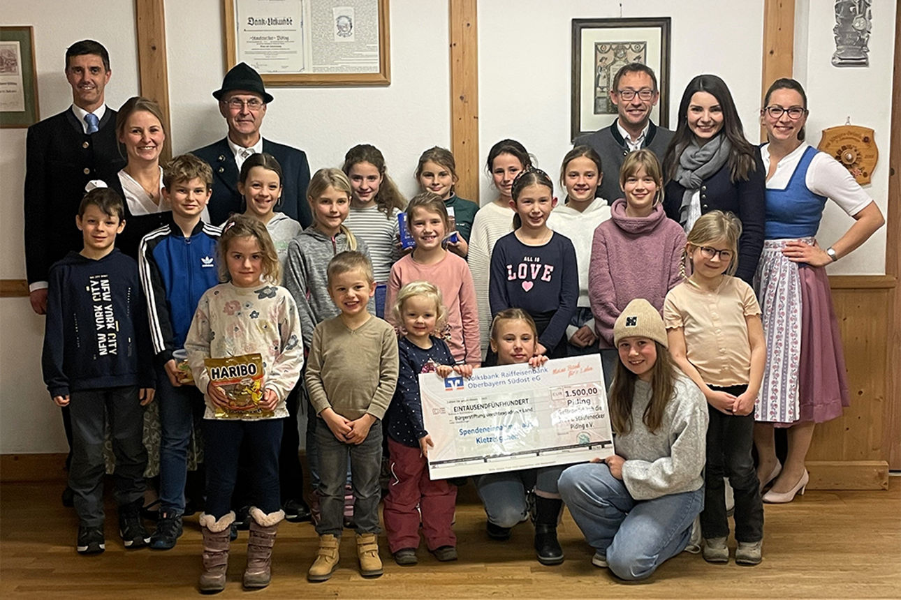 Gruppenbild der Spendenscheck-Übergabe