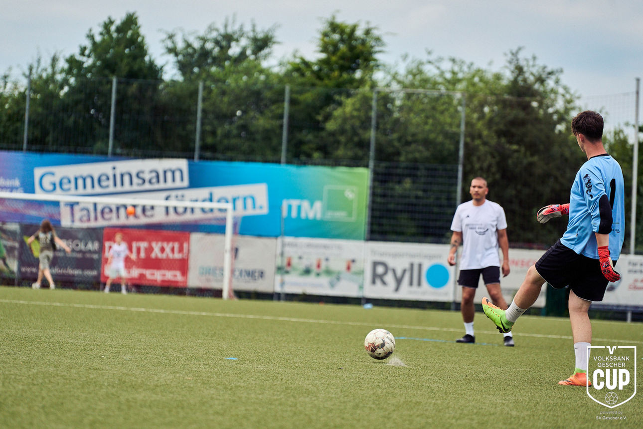 Ein Torwart passt zum Mitspieler