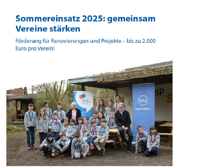 Eine Gruppe Menschen, mehrheitlich in Vereinskleidung, und die Worte "Sommereinsatz 2025: gemeinsam Vereine stärken"