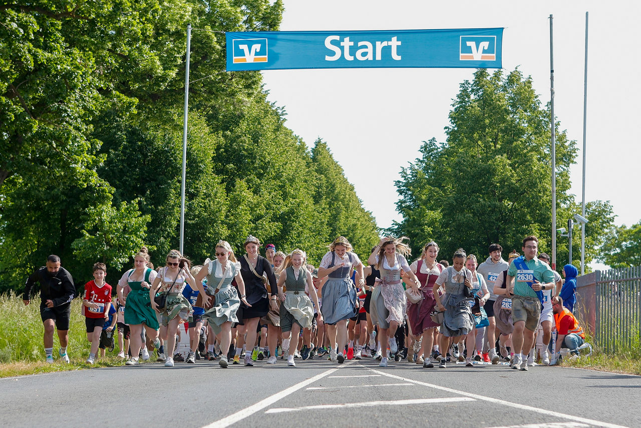 Der Startschuss für den 18. BonusLauf gemeinsam mit den Weinhoheiten