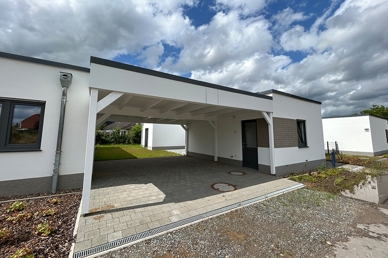 Außenansicht Bungalow mit Carport
