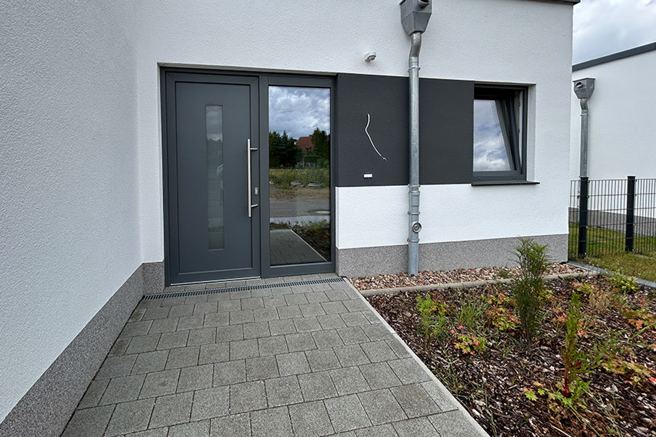 Bungalow Außenansicht Eingangsbereich