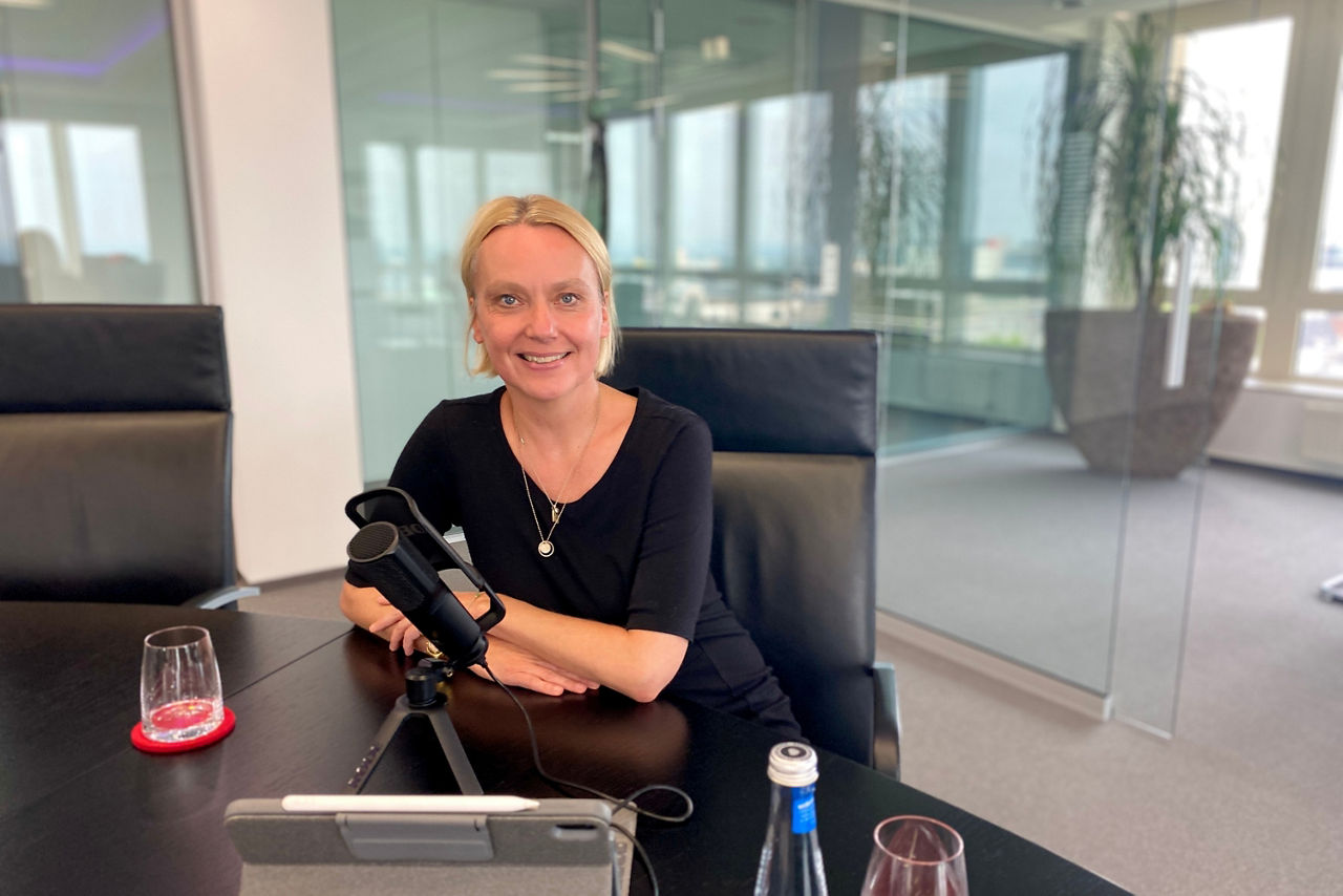 Senior-Nachhaltigkeitsreferentin Meike Lerner bei der Podcastaufnahme